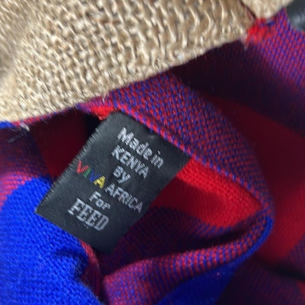 π FEED Kenya Africa Bag | Beaded Burlap Reversible Tote | WFP Artisan Crossbody - Picture 8 of 9
